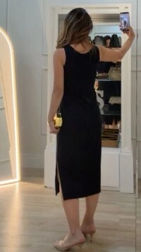 Vestido Midi Malha Canelada Julie Detalhe Circulo Dourado Na Alça