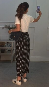 Blusa Básica Ayumi Mangas Curtas Com Punhos Dobrados