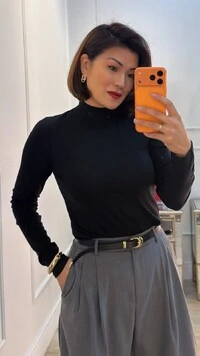 Blusa De Malha Gola Alta Monique Mangas Longas