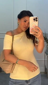 Blusa Malha Layla Ombro Vazado Detalhe Pregas
