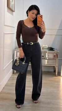 Blusa Malha Aurora Decote V Com Detalhe De Renda