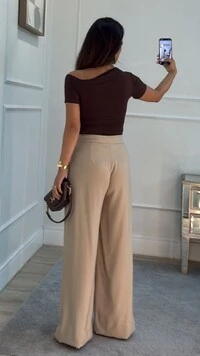Blusa Malha Layla Ombro Vazado Detalhe Pregas