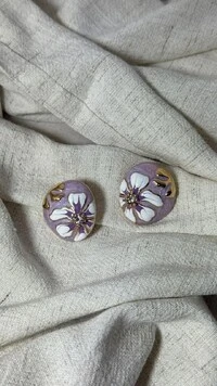 Brinco Grande Resinado Detalhe De Flor Resinada Com Strass