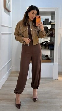 Jaqueta Casaco Curto Suede Maysa Bolsos Fake Com Lapela E Zíper