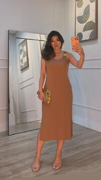 Vestido Midi Malha Canelada Julie Detalhe Circulo Dourado Na Alça