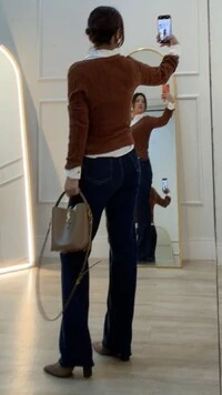 Cardigan Curto Tricot Decote V Anny Botões Dourados Frontais