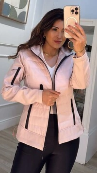 PRÉ-VENDA ENVIO ESTIMADO 28/11 Jaqueta Com Capuz Pitty Puxadores Reguláveis No Barrado