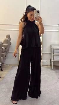 Conjunto Plissado Nani Blusa Cava Americana & Calça Pantalona