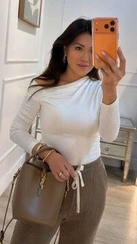 Blusa Malha Ombro Vazado Detalhe Pregas Layla Mangas Longas