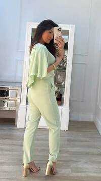 Macacão Alfaiataria Mangas Echarpe Lavínia Cinto Corda Trançado