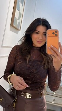 Blusa Tulê Estampa Paisley Gola Alta Zendaya Drapeado Frontal