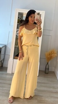 Blusa Regata Crepe Detalhe De Babado Larissa Alças Finas