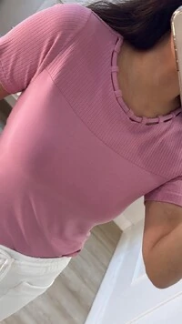 Blusa Malha Parte Superior Canelada Kayla Gola Detalhada
