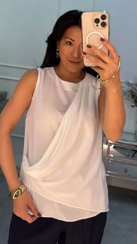 Blusa Regata Crepe Aylla Sobreposição Detalhe Pregas