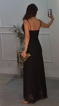 Vestido Longo Tulê Aurora Decote Em U Detalhe De Babadinho