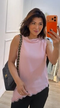 Blusa Regata Crepe Noelle Barrado Assimétrico Detalhe Renda