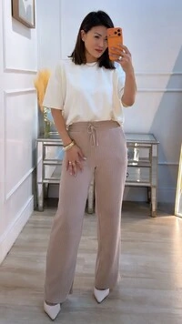 Calça Pantalona Veludo Cotelê Raissa Bolso Fake Posterior
