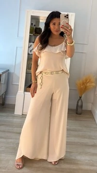 Calça Pantalona Em Crepe Larissa Fendas Laterais