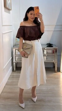 Blusa Ombro À Ombro Clara Detalhe Sobreposição