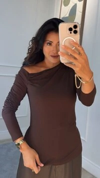 Blusa Malha Ombro Vazado Detalhe Pregas Layla Mangas Longas