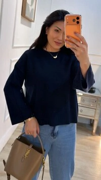 Blusa Tricot Amplo Raissa Nervura E Botões Resinados Nos Punhos