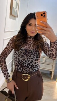 Blusa Tule Bia Manga Longa Gola Alta Animal Print
