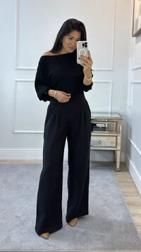 Calça Pantalona Pregas Frontais Samara Pala Larga