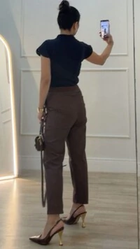 Blusa Tricot Com Entremeios Gola Alta Sandy Punhos E Barrado Ondulados