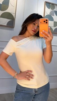 Blusa Malha Layla Ombro Vazado Detalhe Pregas