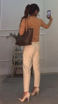 Cardigan Curto Liso Clarice Com Botão Cravejado Vazado