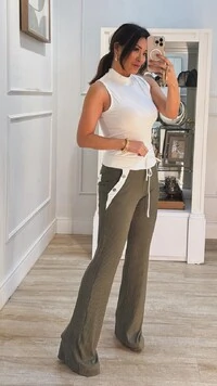 Calça Flare Malha Canelada Tatiana Com Faixa Bicolor