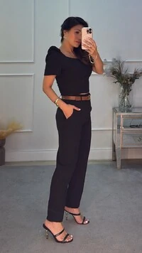 Blusa Cropped Alfaiataria Loryn Babado Nos Ombros