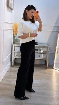 Calça Pantalona Veludo Cotelê Raissa Bolso Fake Posterior