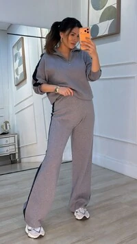 Suéter Tricot Gola Alta Com Zíper Prata Carol Faixa Nas Mangas E Ombros