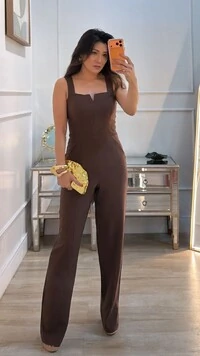 Macacão Alfaiataria Camille Recorte Em V No Busto