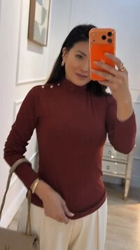 Blusa Cacharrel Canelada Emilly Detalhe De Botões No Ombro