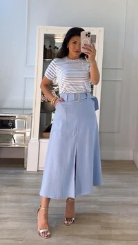 Blusa Listrada Leticia Mangas Curtas Detalhe De Botão Nos Punhos