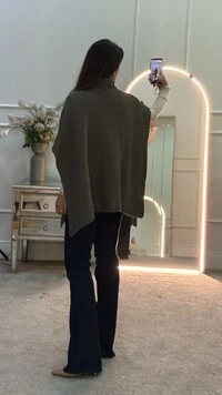 Poncho Tricot Luana Gola Rolê