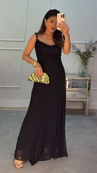 Vestido Longo Tulê Aurora Decote Em U Detalhe De Babadinho