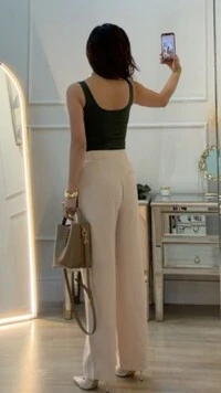 Calça Twill Sophia Detalhe De Sobreposição Transpassada Com Botão Resinado