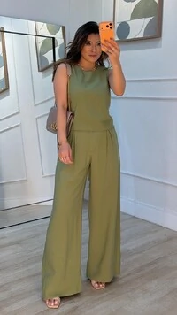 Blusa Regata Sarah Botões Forrados No Ombro