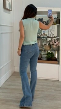 Blusa Regata Crepe Decote V Aretha Botões Frontais