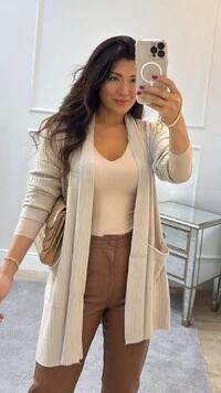 Cardigan Tricot Nervuras Caneladas Júlia Bolsos Frontais