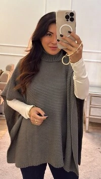 Poncho Tricot Luana Gola Rolê