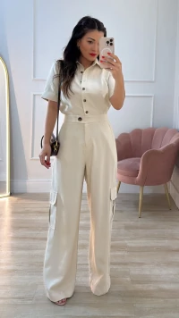 Macacão Twill Cargo Cinthia Mangas 3/4 Punhos Dobrados