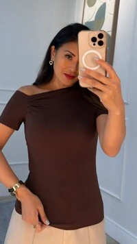 Blusa Malha Layla Ombro Vazado Detalhe Pregas