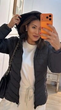 Casaco Nylon Capuz Removível Yasmin Forro De Pelinho