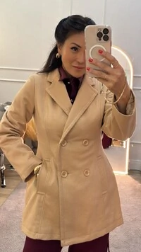 Casaco Lã Batida Botões Resinados Samantha Bolsos Com Relevo
