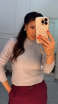 Blusa Tricot Nervuras Verticais Roberta Gola Alta Canelada