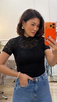 Blusa De Renda Graziela Gola Alta